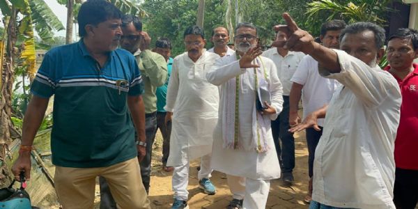 বিলোনিয়ায় প্লাবিত এলাকা সফর করলেন প্রদেশ কংগ্রেস সভাপতি
