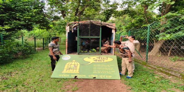 পাচারের আগে উদ্ধার ১৭০ টি টিয়ার ছানা, কাঁকসায় জাতীয় সড়কে ধৃত আন্তঃরাজ্য পাখি পাচারচক্রের দুই পান্ডা
