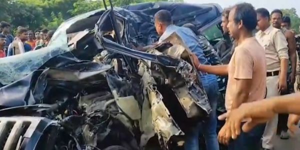 বেলদায় গাড়ি ও ট্রাকের সংঘর্ষে ভয়াবহ দুর্ঘটনা, মৃত্যু ৪ জনের