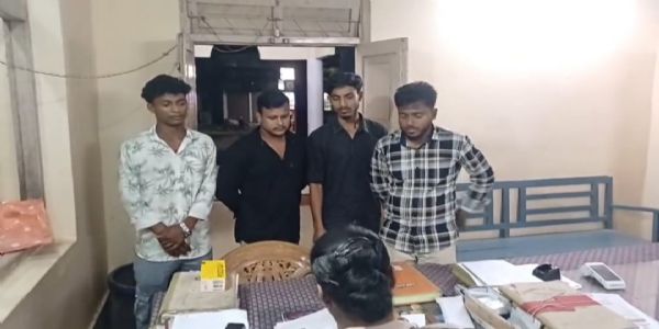 নীরমহল ঘুরতে আসা পর্যটকদের উপর হামলা