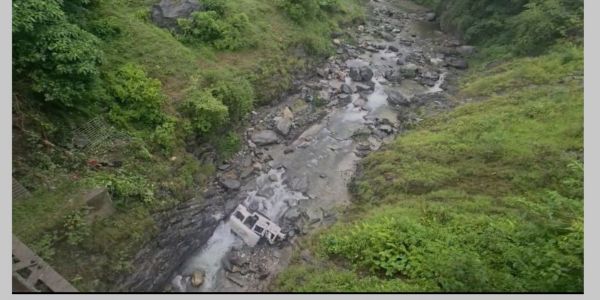 পিথোরাগড়ে ভয়াবহ পথ দুর্ঘটনায় নিহত আটজন, আহত ছয়