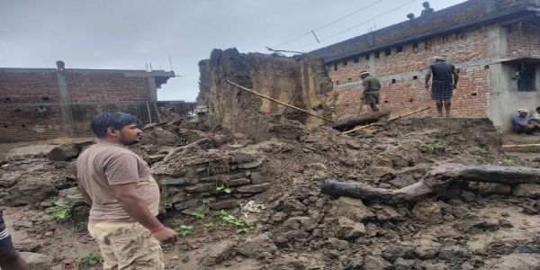 ঝাড়খণ্ডে বৃষ্টিতে ভেঙে পড়ল বাড়ি, মৃত এক
