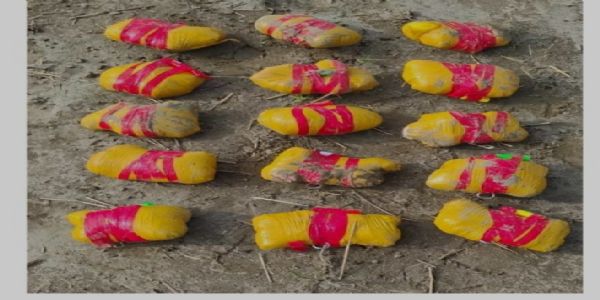 পাকিস্তানি ড্রোন থেকে ১৫ প্যাকেট হেরোইন উদ্ধার করল বিএসএফ