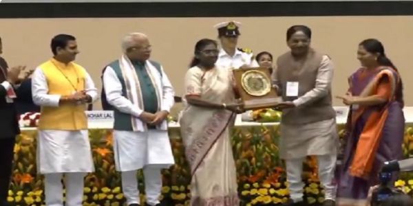দেশের মধ্যে স্বচ্ছতায় দ্বিতীয় সুরাট, রাষ্ট্রপতির হাত থেকে পুরস্কার পেল গুজরাটের শহর