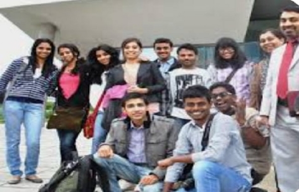 মার্কিন উচ্চশিক্ষা প্রতিষ্ঠানগুলিও মেধা টানার প্রতিযোগিতায়