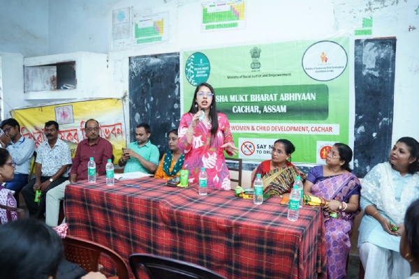 বক্তব্য পেশ করছেন সমাজকল্যাণ আধিকারিক অঞ্জলি কুমারী