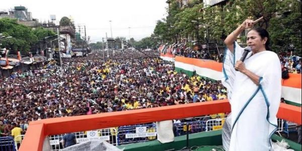 রাত পোহালেই একুশে জুলাই, জনস্রোতে ভাসার অপেক্ষায় কলকাতা