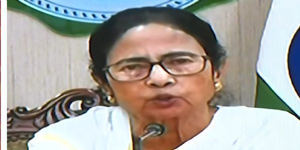 কিছু জেলার এসপি, ডি এম-দের কেন্দ্রীয় নির্দেশিকা, তোপ মুখ্যমন্ত্রীর