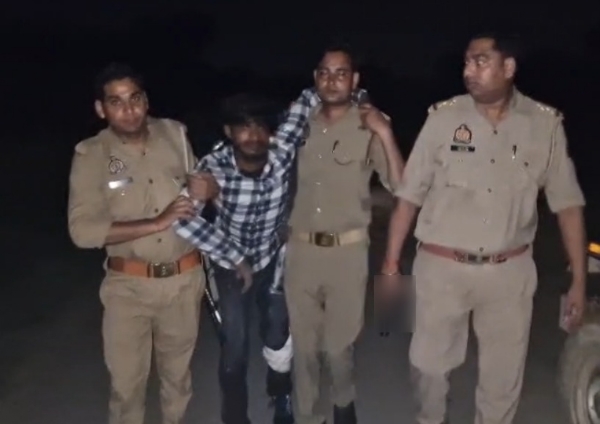 পুলিশের গুলিতে জখম ডাকাত, গ্রেফতার