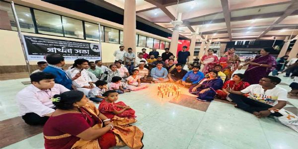 বিমান দুর্ঘটনায় নিহতদের চিরশান্তি কামনায় ঢাকেশ্বরী মন্দিরের বিশেষ প্রার্থনা