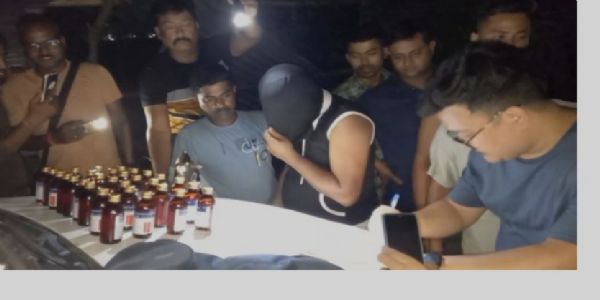 শিলিগুড়িতে নিষিদ্ধ কাশির সিরাপ সহ ধৃত যুবক