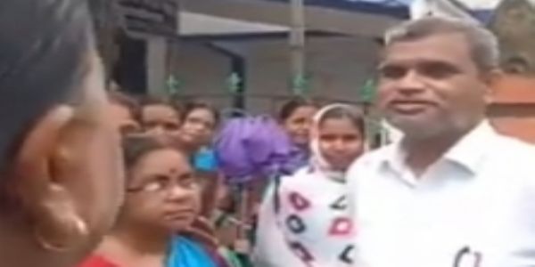 অঙ্গনওয়াড়ি কর্মীদের বিক্ষোভের মুখে রাজ্যের প্রতিমন্ত্রী