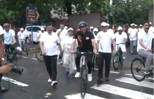 দেশবাসীর কাছে প্রতিদিন মাত্র এক ঘণ্টা সাইকেল চালানোর অনুরোধ মান্ডভিয়ার