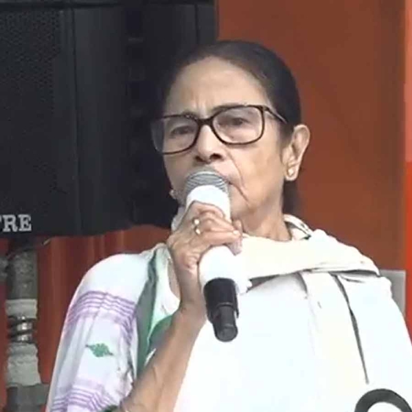 আব্দুল কালামকে শ্রদ্ধা জানালেন মুখ্যমন্ত্রী মমতা বন্দ্যোপাধ্যায়