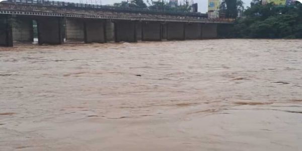 জোড়া নদীর দাপটে কাবু জামশেদপুর, চলছে নজরদারি
