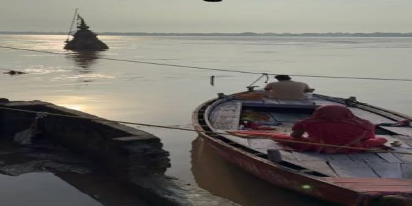 গঙ্গার জলস্তর কিছুটা কমলেও জলমগ্ন বারাণসীর একাধিক এলাকা