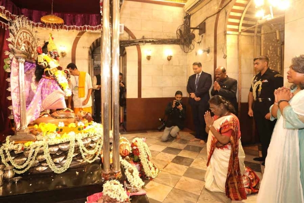 দক্ষিণেশ্বর মন্দির থেকে বের হলেন রাষ্ট্রপতি দ্রৌপদী মুর্মু