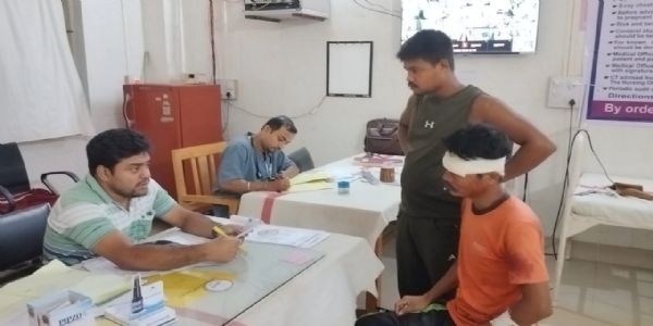 এম্বুলেন্সের সাথে বাইকের মুখোমুখি সংঘর্ষ, আহত তিন রাজমিস্ত্রী