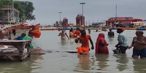 প্রয়াগরাজে ফের বাড়ল গঙ্গা ও যমুনার জলস্তর, আতঙ্কে স্থানীয়রা