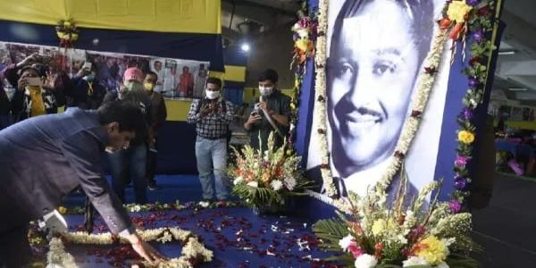 শুক্রবার স্যার ফ্র্যাঙ্ক ওরেলের জন্মদিন