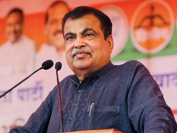 পিঙ্গালি ভেঙ্কাইয়ার মৃত্যুবার্ষিকীতে শ্রদ্ধা জানালেন গড়করি
