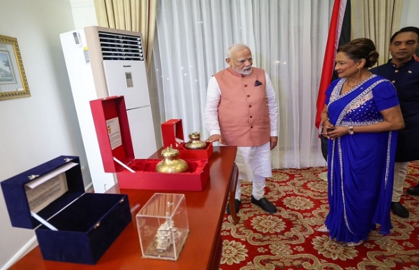 কমলা পারসাদ বিসেসারকে বিহারের মেয়ে বলে সম্বোধন নরেন্দ্র মোদীর
