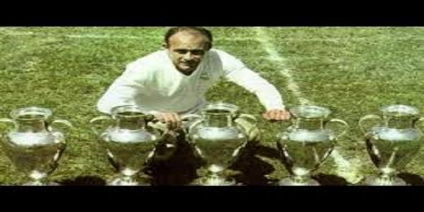 শুক্রবার ফুটবল ইতিহাসের অন্যতম সেরা সেন্টার ফরোয়ার্ড ডি স্টেফানোর জন্মদিন