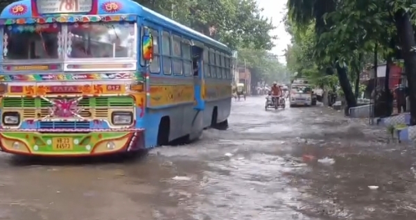 রেকর্ড বৃষ্টি যোধপুর পার্কে