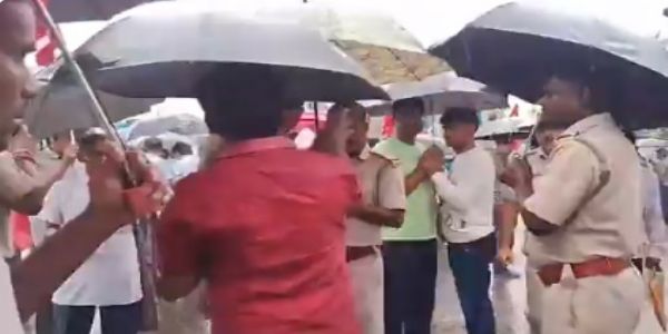পূর্ব মেদিনীপুরে বনধে মিশ্র প্রভাব, মুর্শিদাবাদে সিপিআই (এম)-র মিছিল