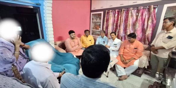অভয়ার পরিবারের সঙ্গে সাক্ষাৎ কংগ্রেস প্রতিনিধি দলের, দীর্ঘ বৈঠকে সম্মতি প্রদান
