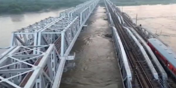 রাজধানীতে বিপদসীমার ওপর দিয়ে বইছে যমুনা, দিল্লিতে বন্যার আশঙ্কা!