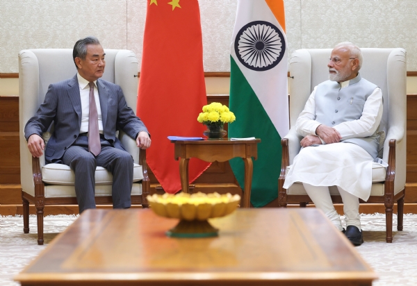 চিনের বিদেশমন্ত্রীর সঙ্গে সাক্ষাৎ প্রধানমন্ত্রীর, দ্বিপাক্ষিক সম্পর্ক নিয়ে হয়েছে চর্চা