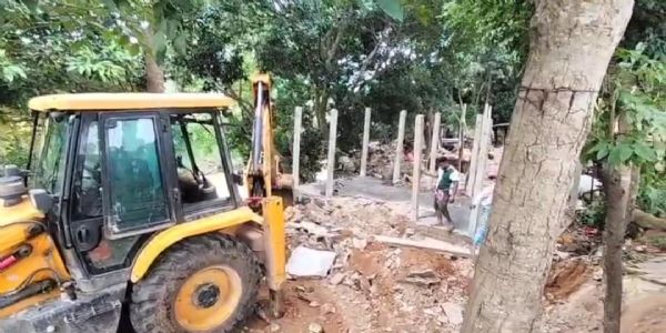 হাসিমুখে উচ্ছেদ আগরতলায়, সরকারি জমি ছাড়লেন ১৯ পরিবার