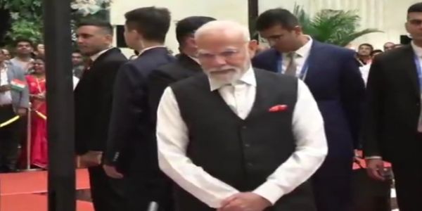 তিয়ানজিনে পৌঁছলেন প্রধানমন্ত্রী, বিমানবন্দরে উষ্ণ অভ্যর্থনা মোদীকে