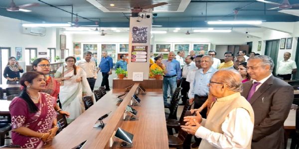 জৈন বিদ্যালয়ে ডিজিটাল যুগেও পড়ুয়াদের গ্রন্থাগারমুখী করতে উদ্যোগ