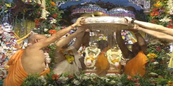 সাড়ম্বরে রাধাষ্টমী উদযাপিত মায়াপুরের ইসকন মন্দিরে