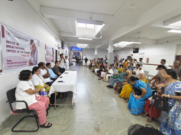 স্তন্যপান সপ্তাহ পালন অনুষ্ঠানে উপস্থিতগণ