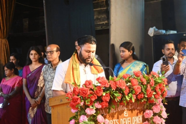 উপসভাপতি পদে শপথ নিচ্ছেন দেবজ্যোতি বাউরি
