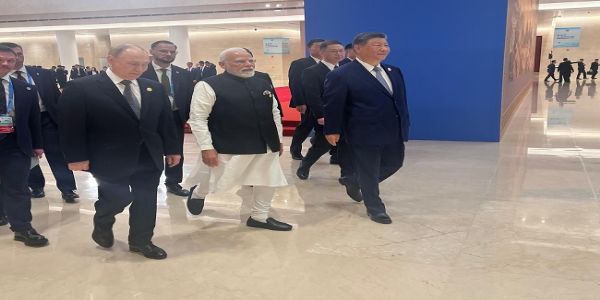 পুতিনকে আলিঙ্গন, জিনপিংয়ের সঙ্গে খোশমেজাজে প্রধানমন্ত্রী মোদী