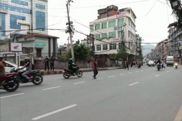 পুরনো মেজাজ ফিরছে নেপাল, শান্তির পথে কাঠমান্ডুও