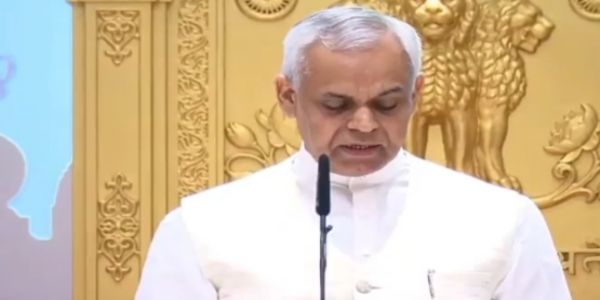 রাধাকৃষ্ণনের স্থলাভিষিক্ত আচার্য দেবব্রত, শপথ নিলেন মহারাষ্ট্রের রাজ্যপাল হিসেবে