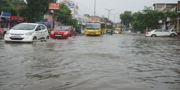 মহারাষ্ট্রে টানা বৃষ্টি, নৌসেনার সহায়তায় উদ্ধার ৫১ জন
