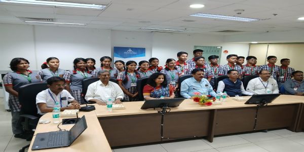 দমদম বিমানবন্দরে পড়ুয়াদের কর্মজীবন পরিচিতি অনুষ্ঠানে উৎসাহীদের যোগদান