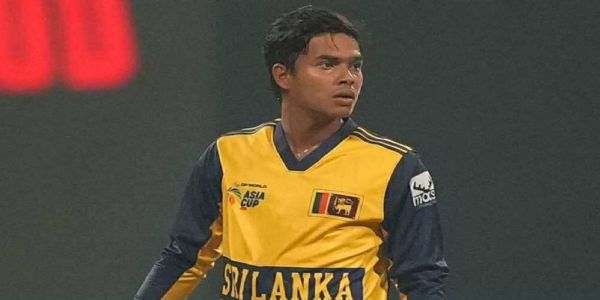 ম্যাচ শেষে বাবার মৃত্যুর খবর পেলেন লঙ্কান স্পিনার দুনিথ ভেল্লালাগে