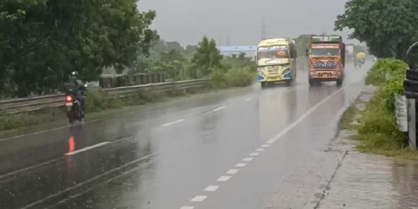 ফের বৃষ্টি শুরু কলকাতা-সহ দক্ষিণবঙ্গে, উত্তাল থাকবে সমুদ্র
