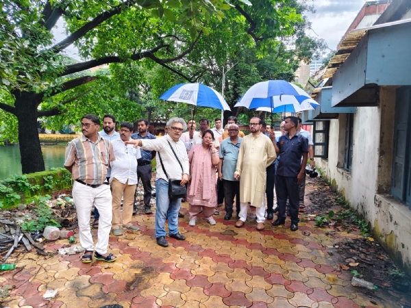 কলকাতা আর্ট কলেজে মশালষর লার্ভা মিলল