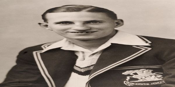 শনিবার লেন হাটনের প্রয়াণ দিবস