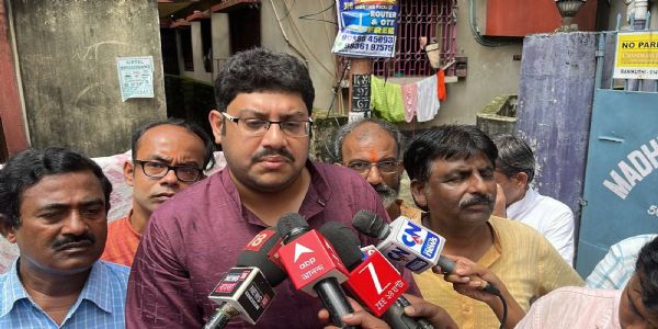 গণধর্ষণের শিকার অভিযোগে রিজেন্ট কলোনিতে কংগ্রেস প্রতিনিধি দল