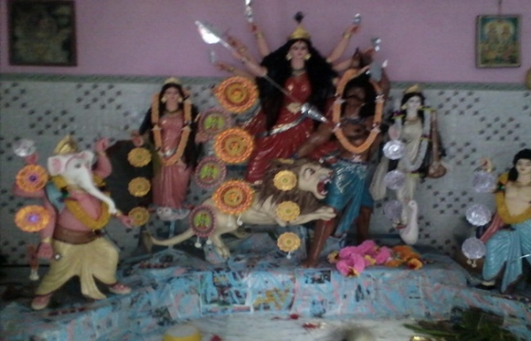 রনডিহার ব্রাহ্মন বাড়ীর দূর্গা প্রতিমা, কালি পুজোর পরদিন একসঙ্গে বিসর্জন হয় রনডিহার ব্রাহ্মন বাড়ীর দূর্গা প্রতিমা, কালি পুজোর পরদিন একসঙ্গে বিসর্জন হয়