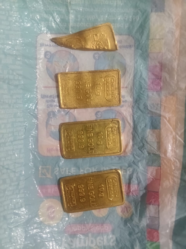 ৩২.৩৯ গ্রাম সোনা-সহ দুই পাচারকারী গ্রেফতার